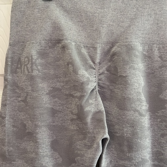 Gymshark Grey Camo Seamless Leggings with Butt Scrunch - Size S - Picture 5 of 5